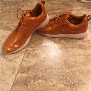 Bright gold/orange metallic Nike Roshe 9.5